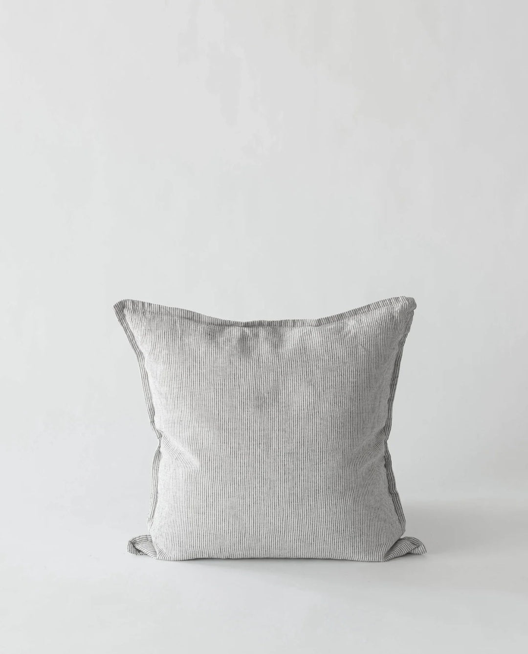 Tell Me More - Hør Pudebetræk, Nålestribet Sort/Hvid, 50x50 cm.