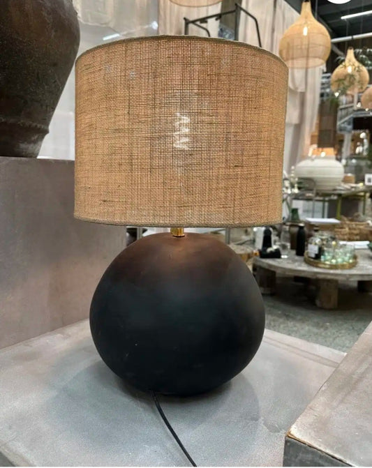 Manipura Living - Bordlampe m/skærm, The Globe, Mat sort