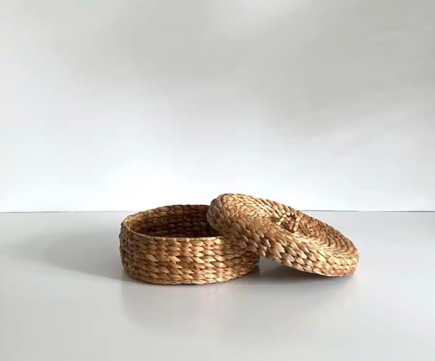 Manipura Living - Wave Æske m/Låg, Vandhyacint, Ø30 cm.