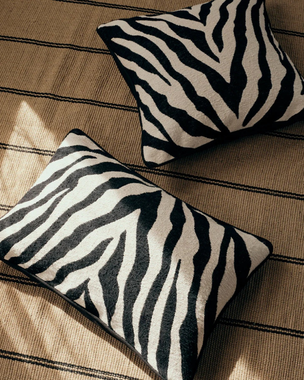 Broste Copenhagen - Zebra Pude inkl. monteringspude, Fås i 2 størrelser, Black/Light Beige