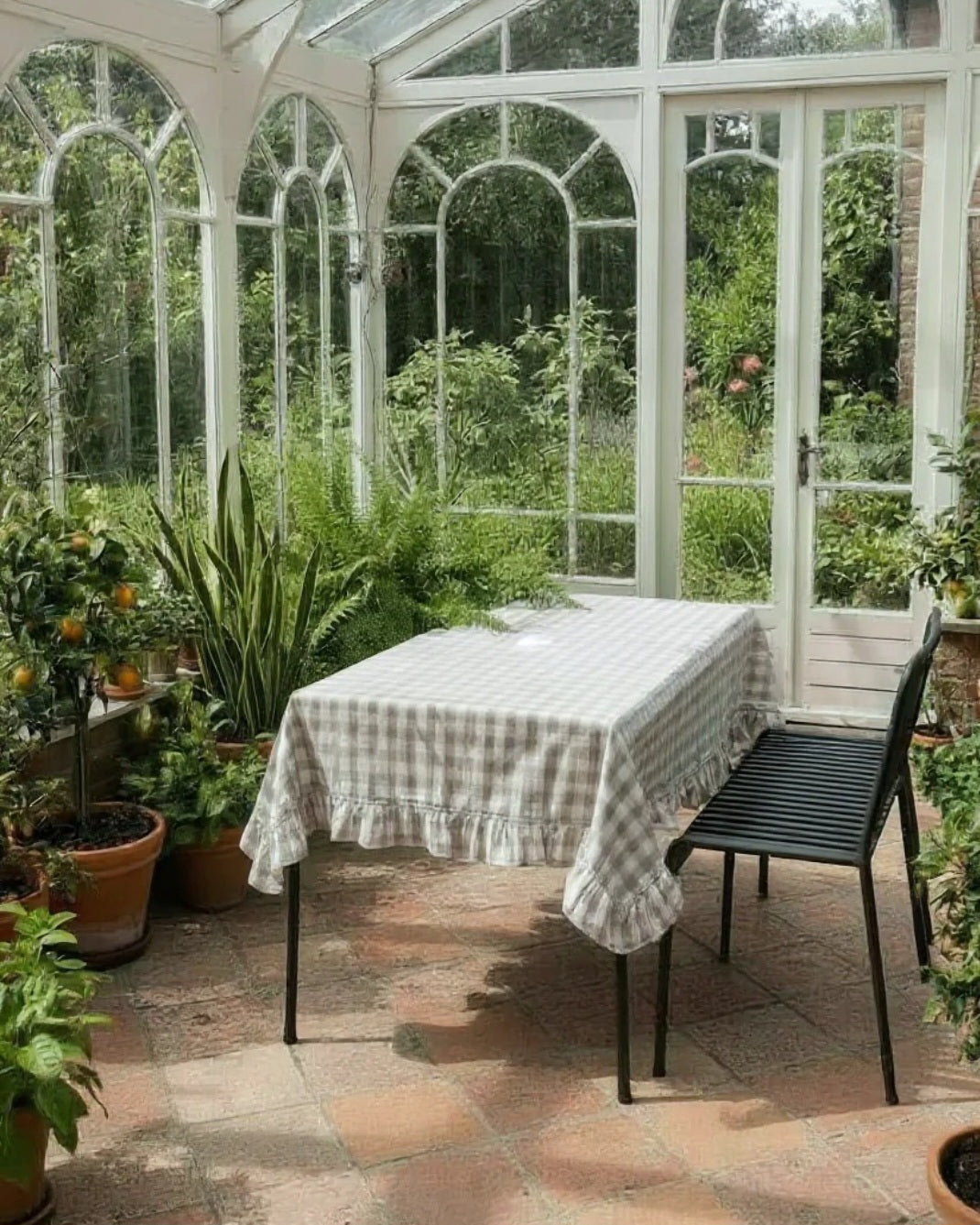 Jou Quilts - Frilled BISTRO Tablecloth, 140x220 cm., Cream