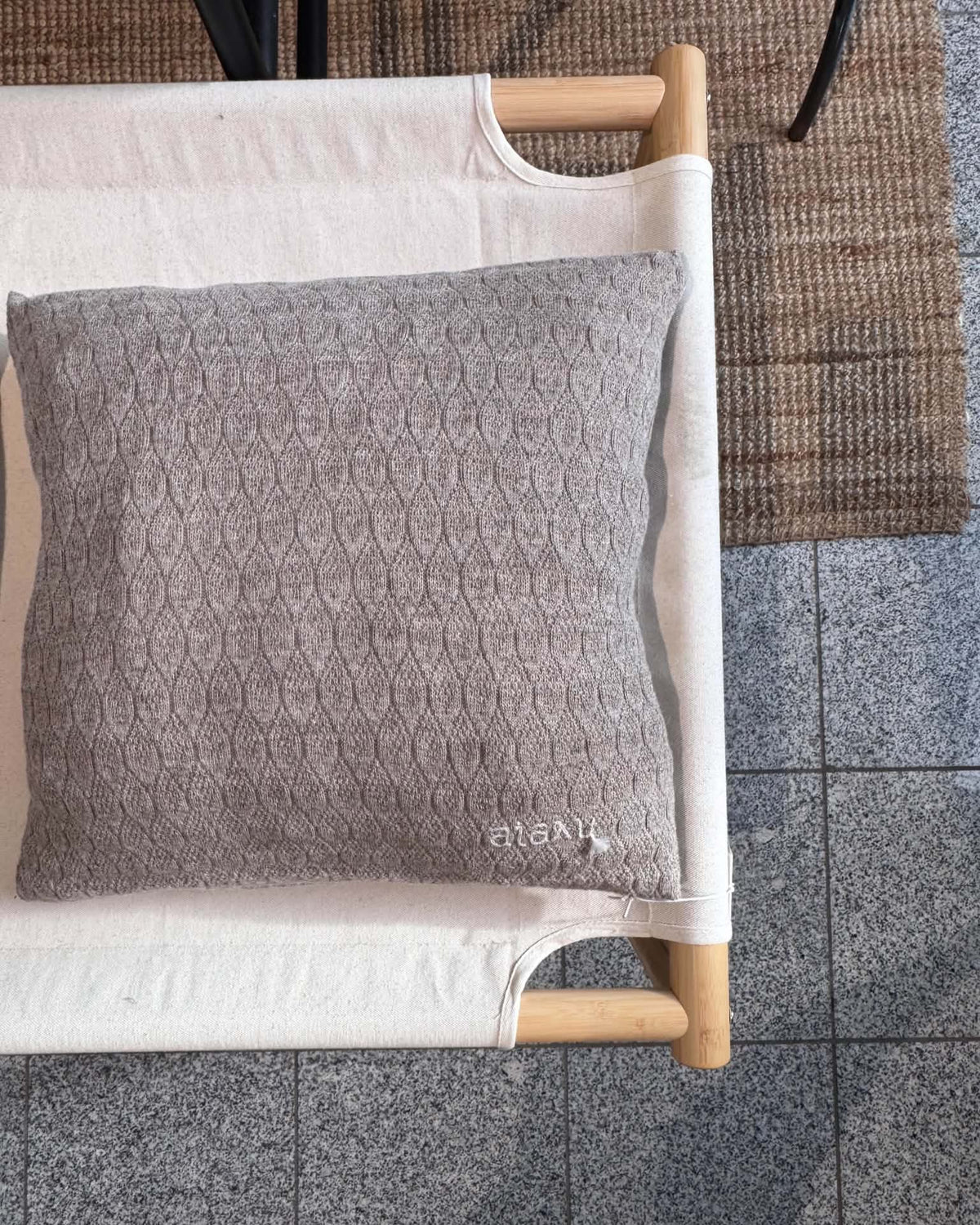 aiayu - Raul Classic Pude, 50x50 cm., Fås i 2 farver - Nougat Melange & Desert Blush