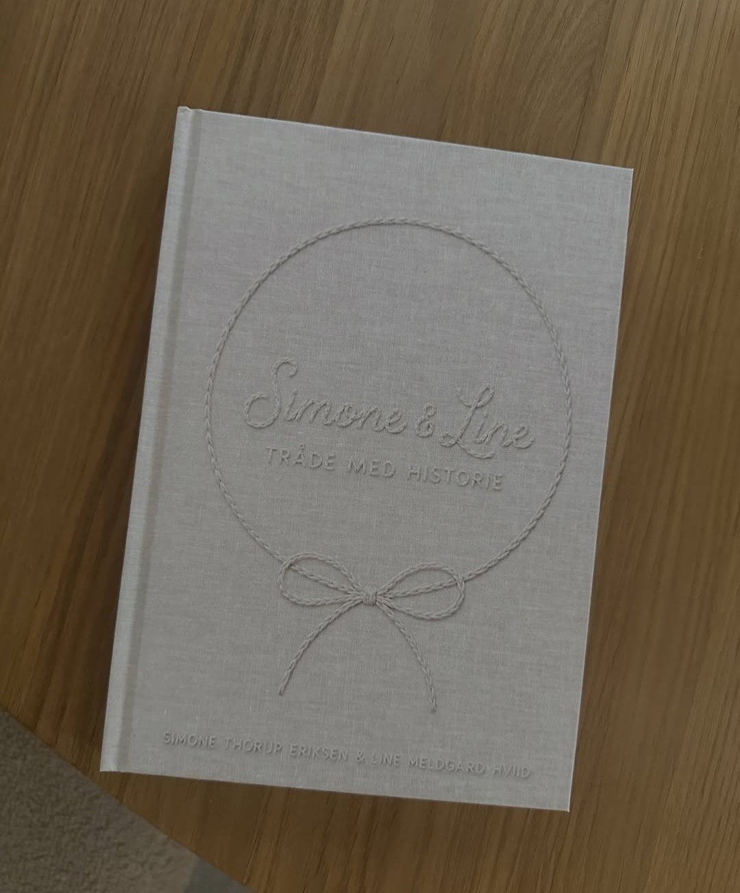Jou Quilts - Håndarbejdsbog - "Simone & Line tråde med historie"