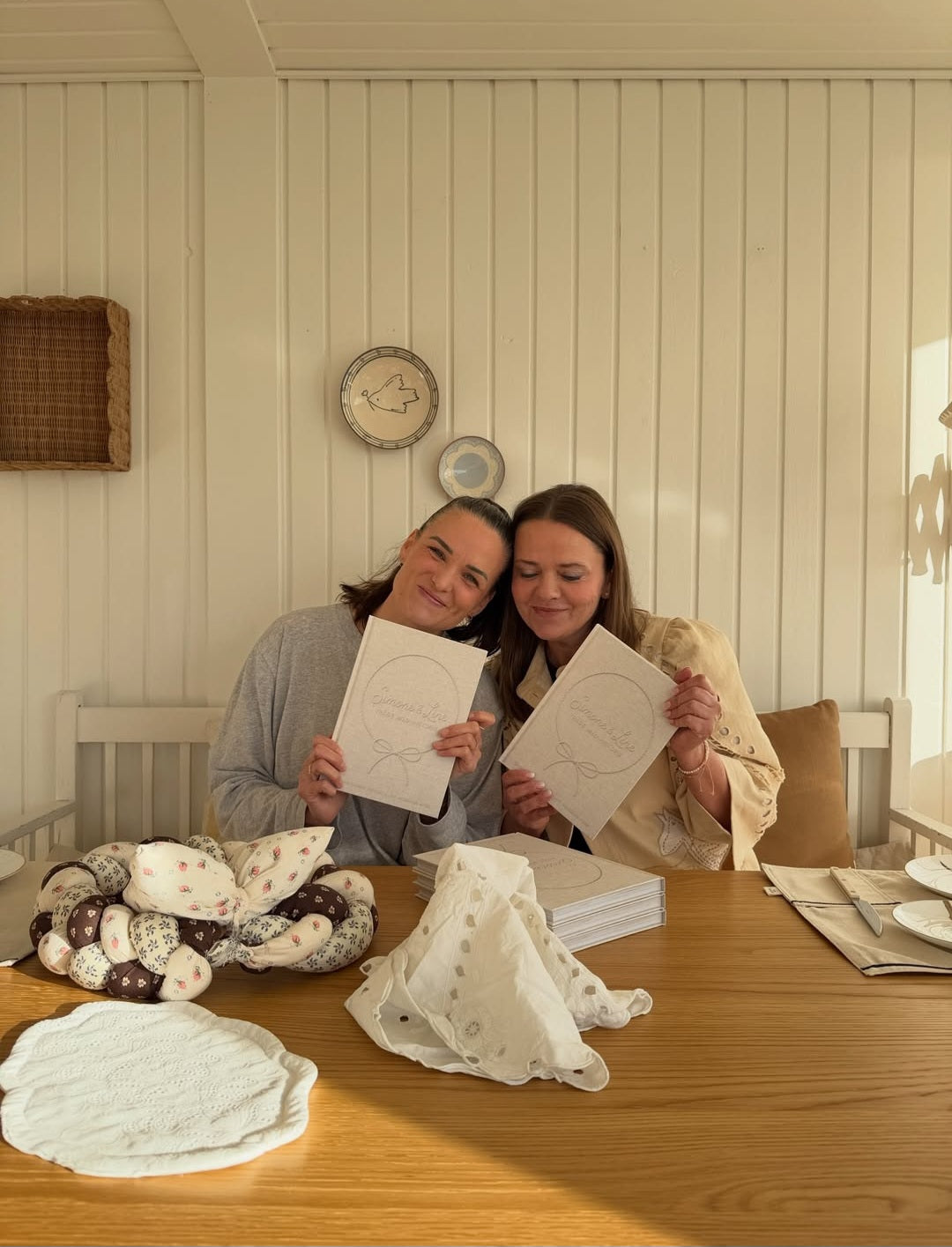 Jou Quilts - Håndarbejdsbog - "Simone & Line tråde med historie"